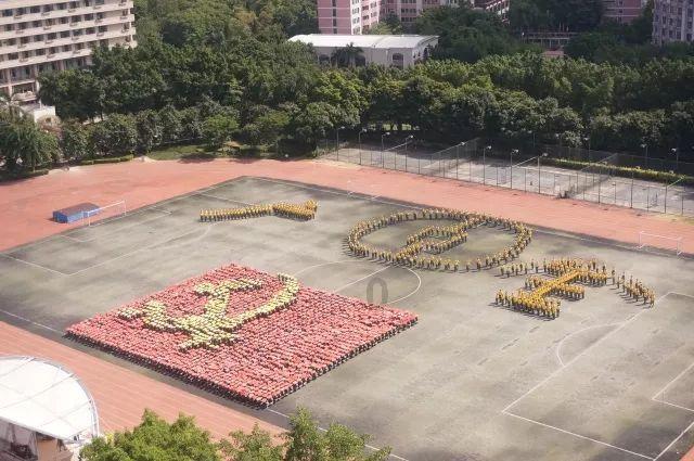 夏日时尚的爱丽